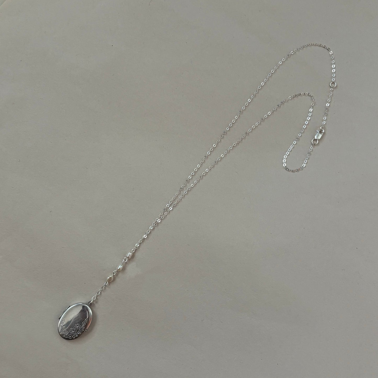 floral oval locket necklace