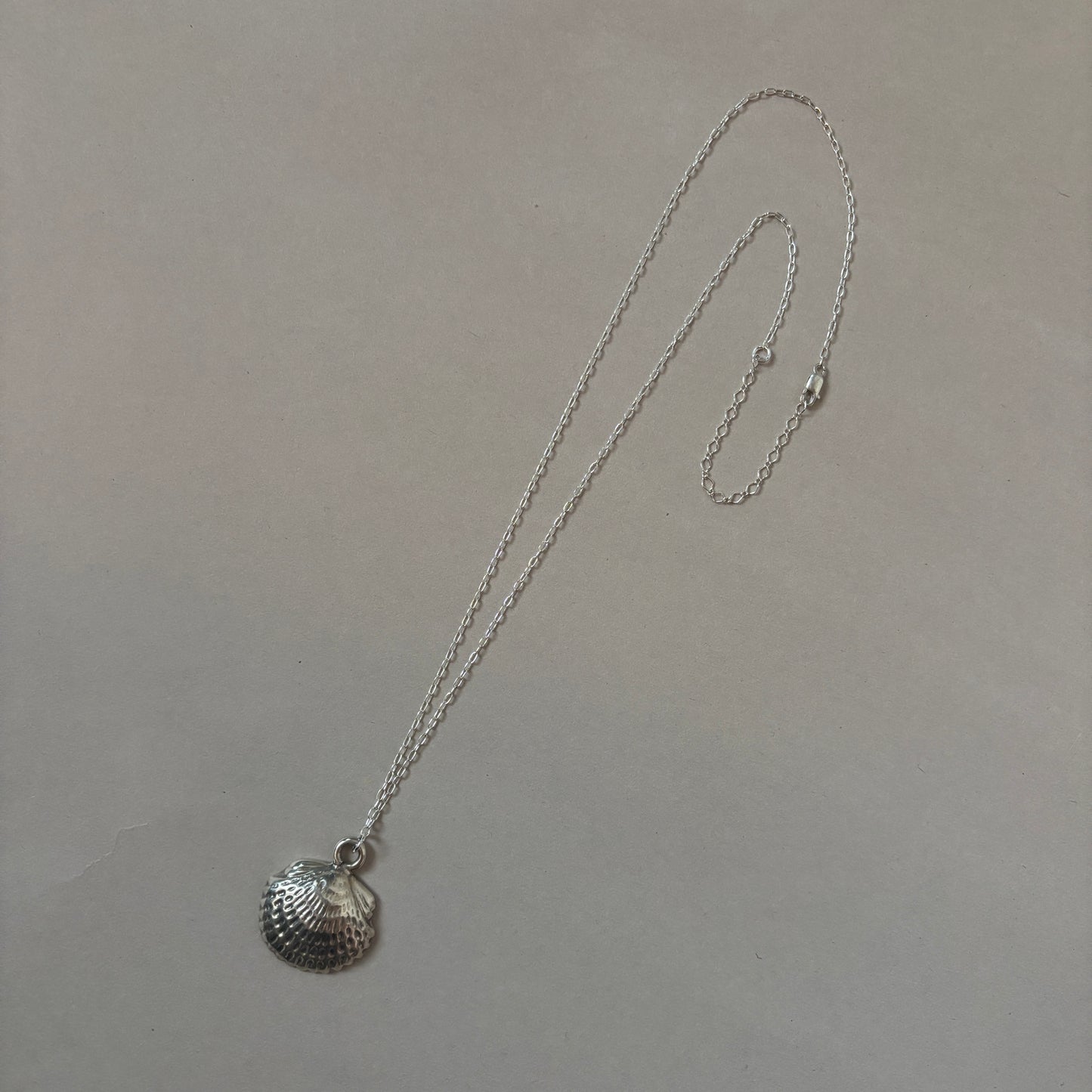 silver shell necklace