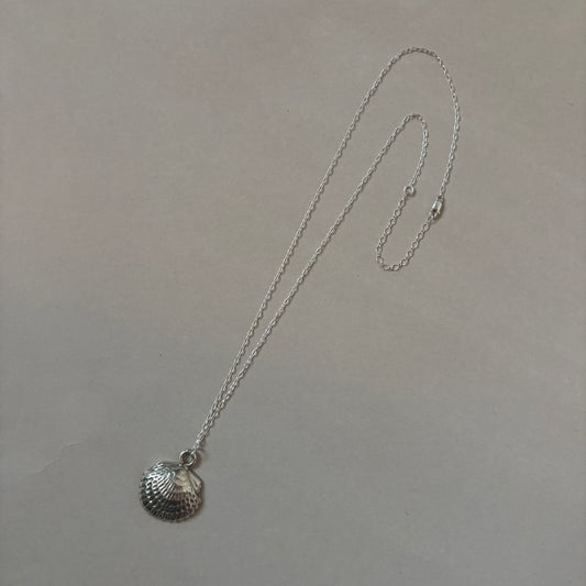 silver shell necklace