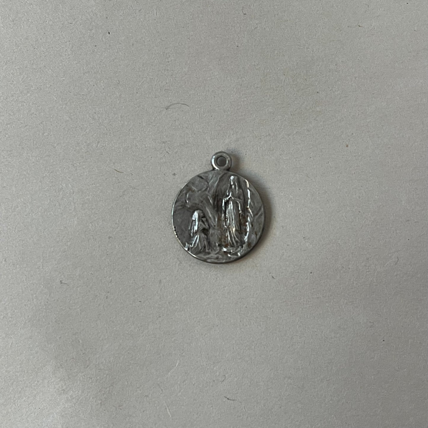 mary circle pendant