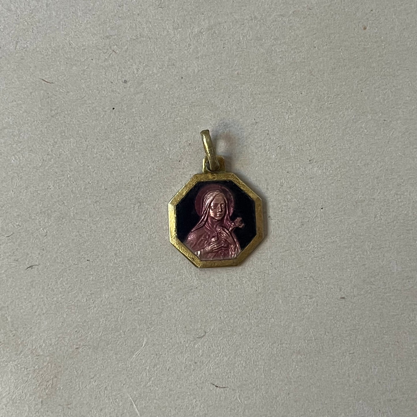 mary gold pendant